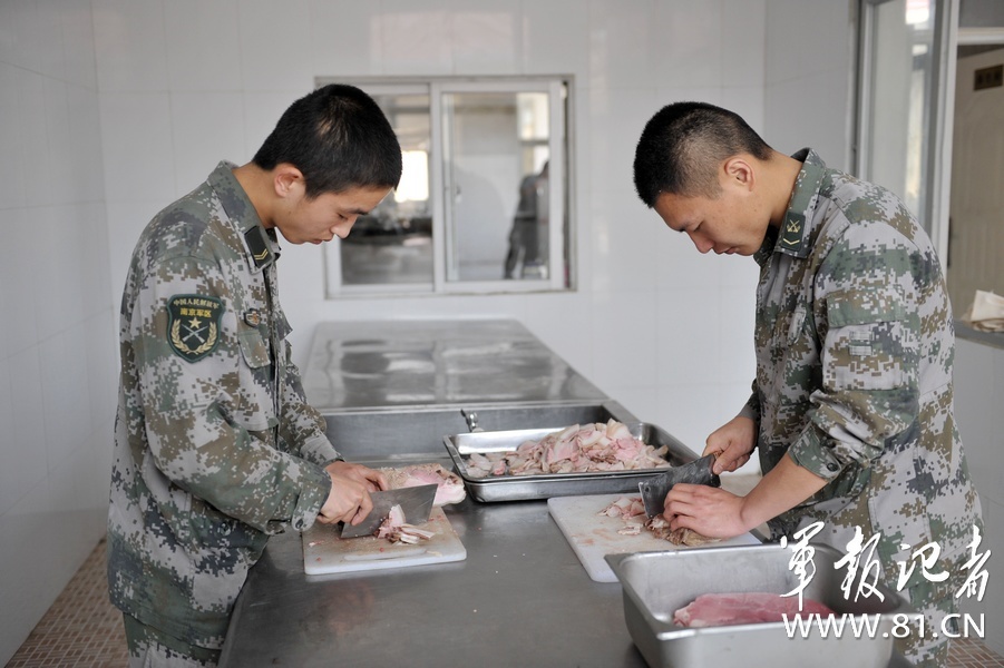 prepar food for soldiers