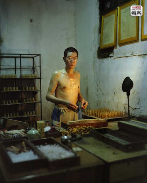 chongqing shibati local factory worker