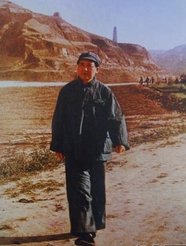 chairman mao in yanan in 1940's