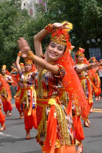 xinjianng pictures, uygur girl dancing