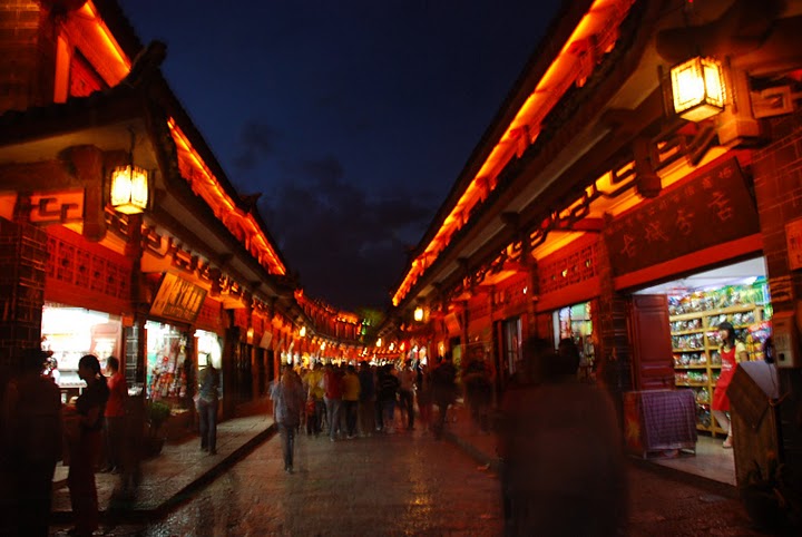 night view of street at lijiang town, yunnan, lijiang tour pictures