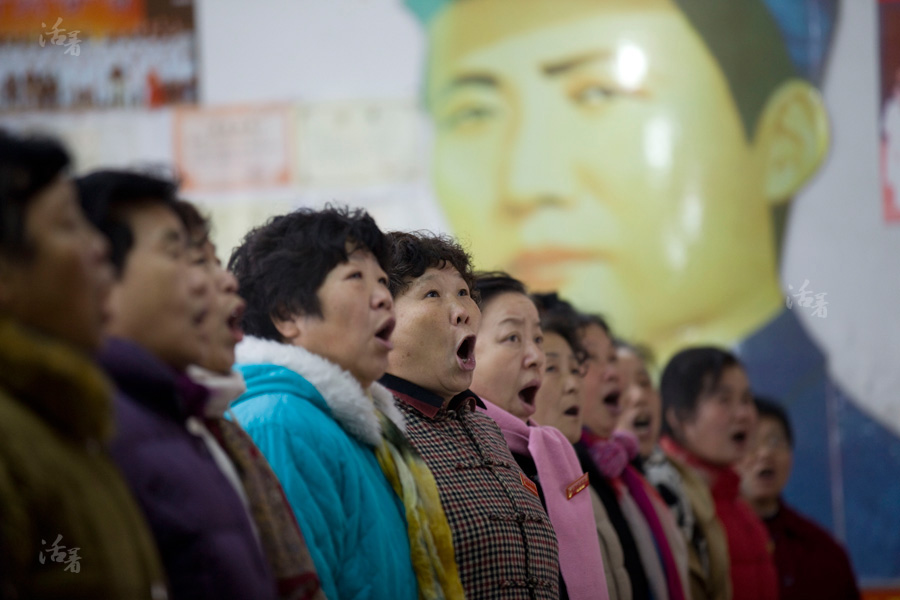singing revolutionary songs in china