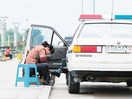 tax payer serve tax user, how policeman polishing his shoes