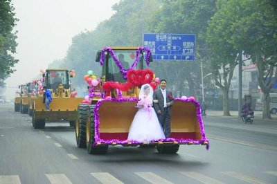 wedding on bucket of front-loader,china fully pictures