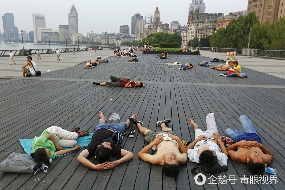 shanghai too hot, sleep outdoor overnight