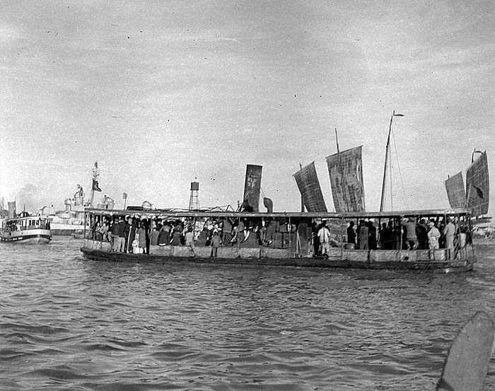 crowded boat of old shanghai