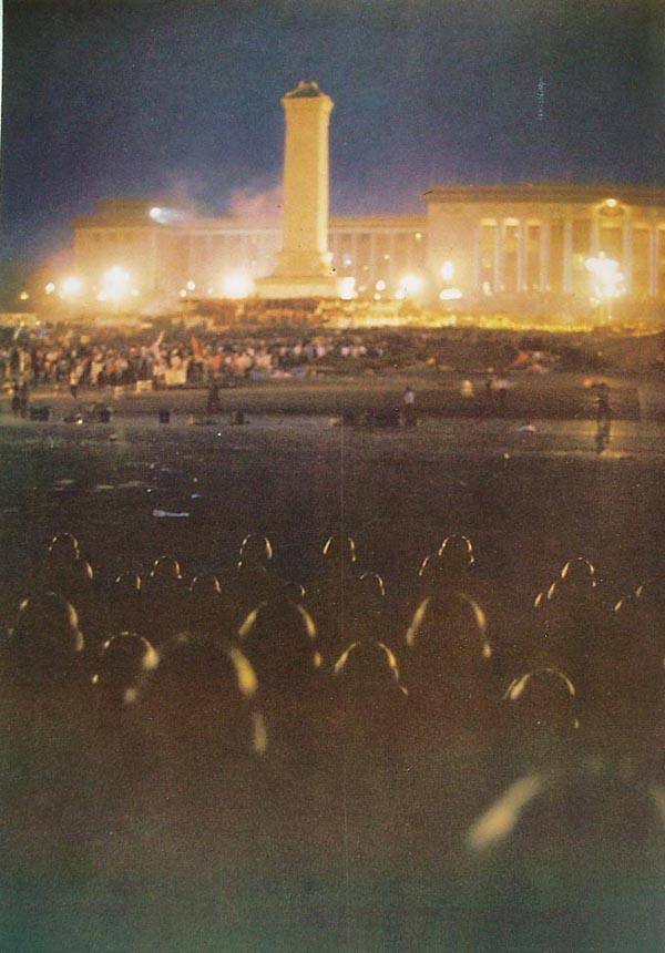 what happened in early morning of June 4 1989 in Tiananmen Square