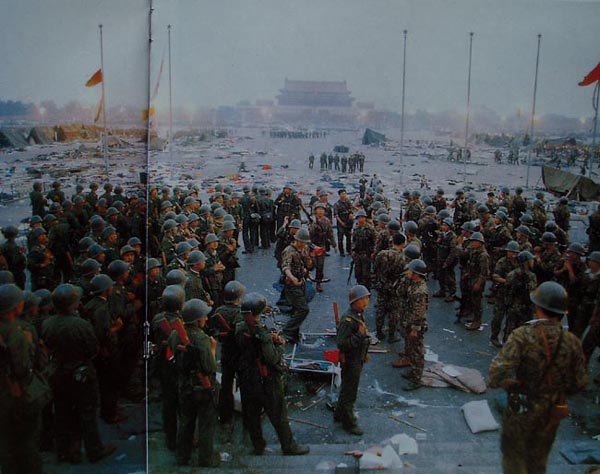 Tiananmen Incident in June 1989, soldiers are cleaning the square