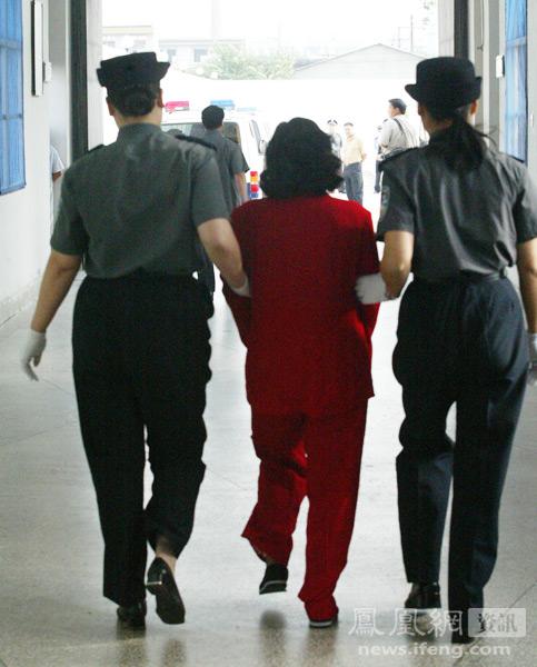 the last death penalty female drug dealer ma qingxiu was taken away from the whuan detention center
