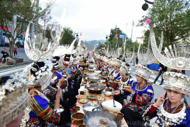 200 metre long table where a banquet is held to celebrate Maio's New Year 