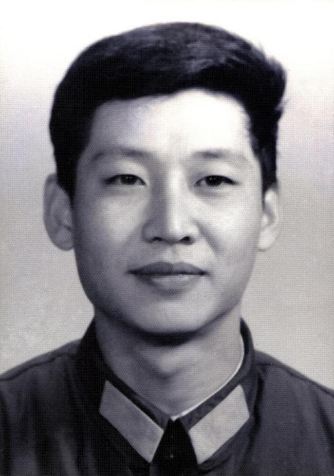 xi jinping in army uniform