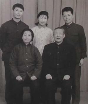 xijin ping's family, picture of xi jinping's early days