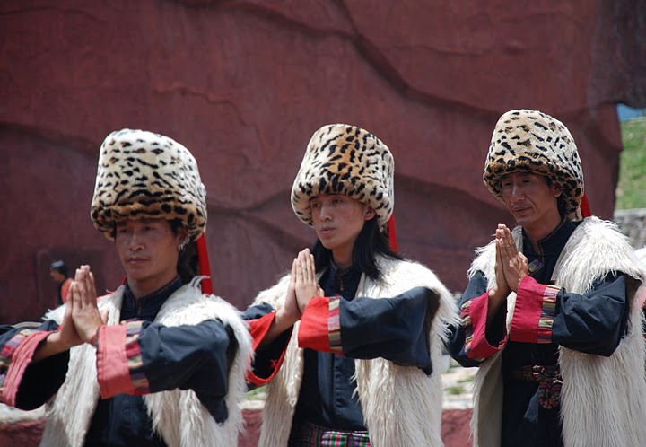 china yunnan pictures,lijianng travel, ethinc minority performance in lijiang, ChinaToday.com
