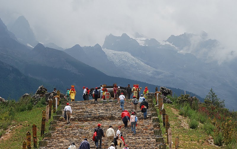 yunnan lijiang tour pictures, mountain yulong view, ChinaToday.com travel pictures