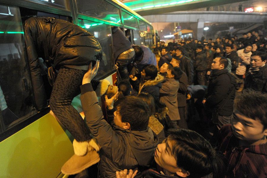 a fast way getting on bus, funny pictures from china