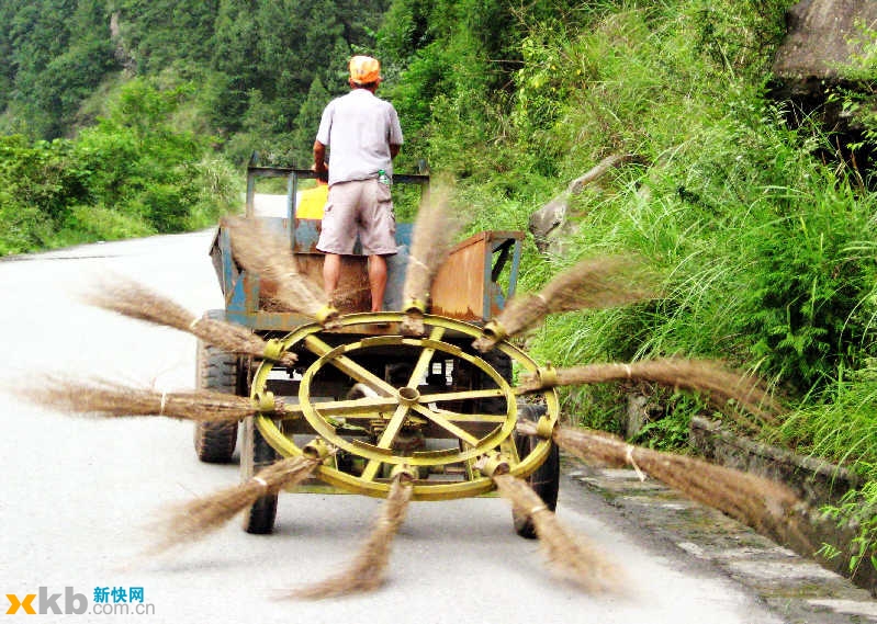 cleaning street by using such machine