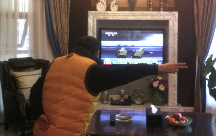 gesture of ground crew directing taking off from China's 1st carrier imitated by many Chinese