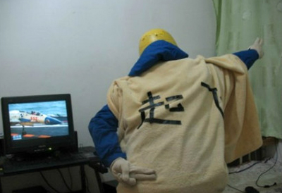 gesture of ground crew directing taking off from China's 1st carrier imitated by many Chinese