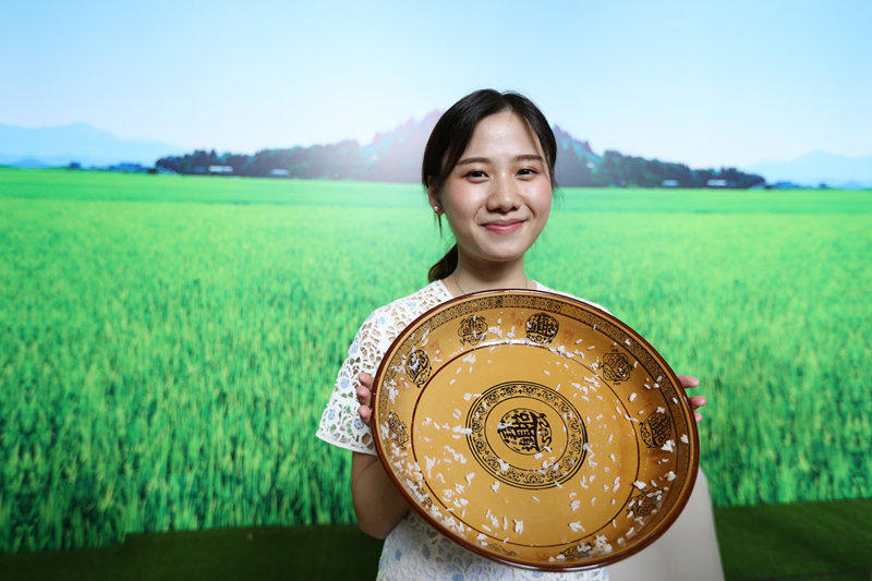 Rice-Eating Champion