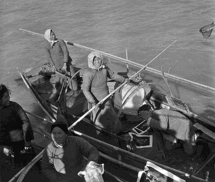 Sampan alongside Ship