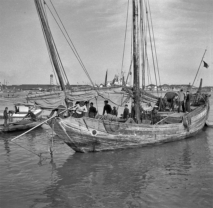 junk boat in shanghai