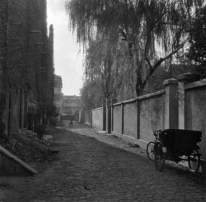 rickshaw in old shanghai
