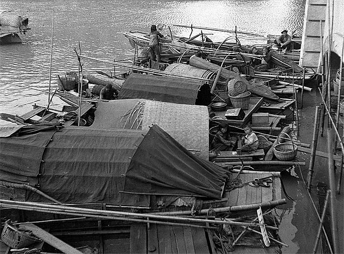 sampans in suchow creek, old shanghai scene
