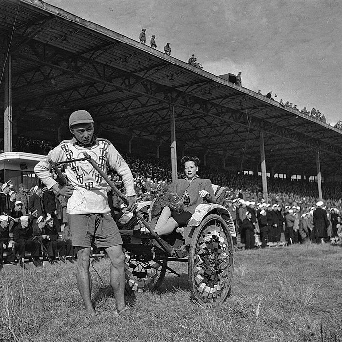 rickshaw race in shanghai, old time