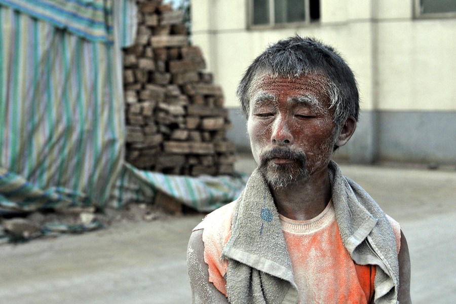 chinese labor faces tough environmental situation