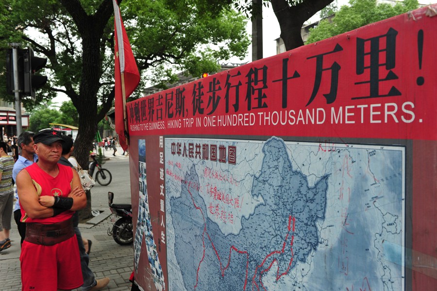 uncle rick shaw tours whole china with his rickshaw