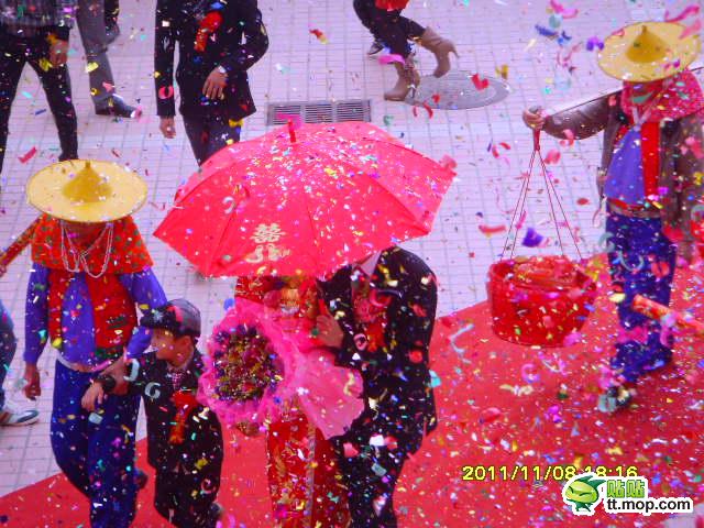 a chinese wedding ceremony in a rich rural in southeast china