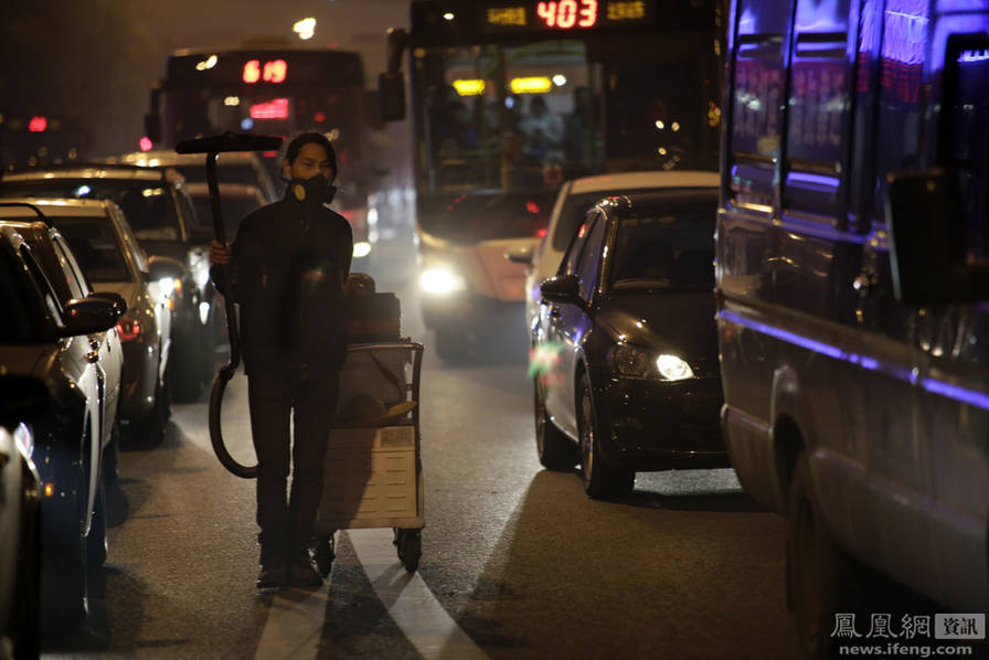 Performance Art Piece: Dust Vacuumed From Beijing Air, working at Beijing CBD